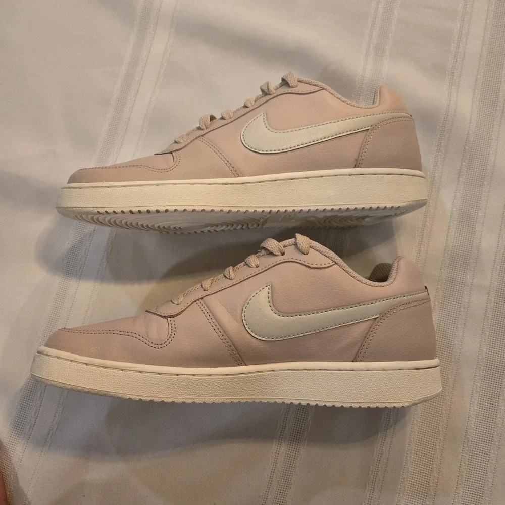 Nike Women`s Ebernon Low AQ1779-200 Particle Beige/Desert Sand/Pink  size 9.5